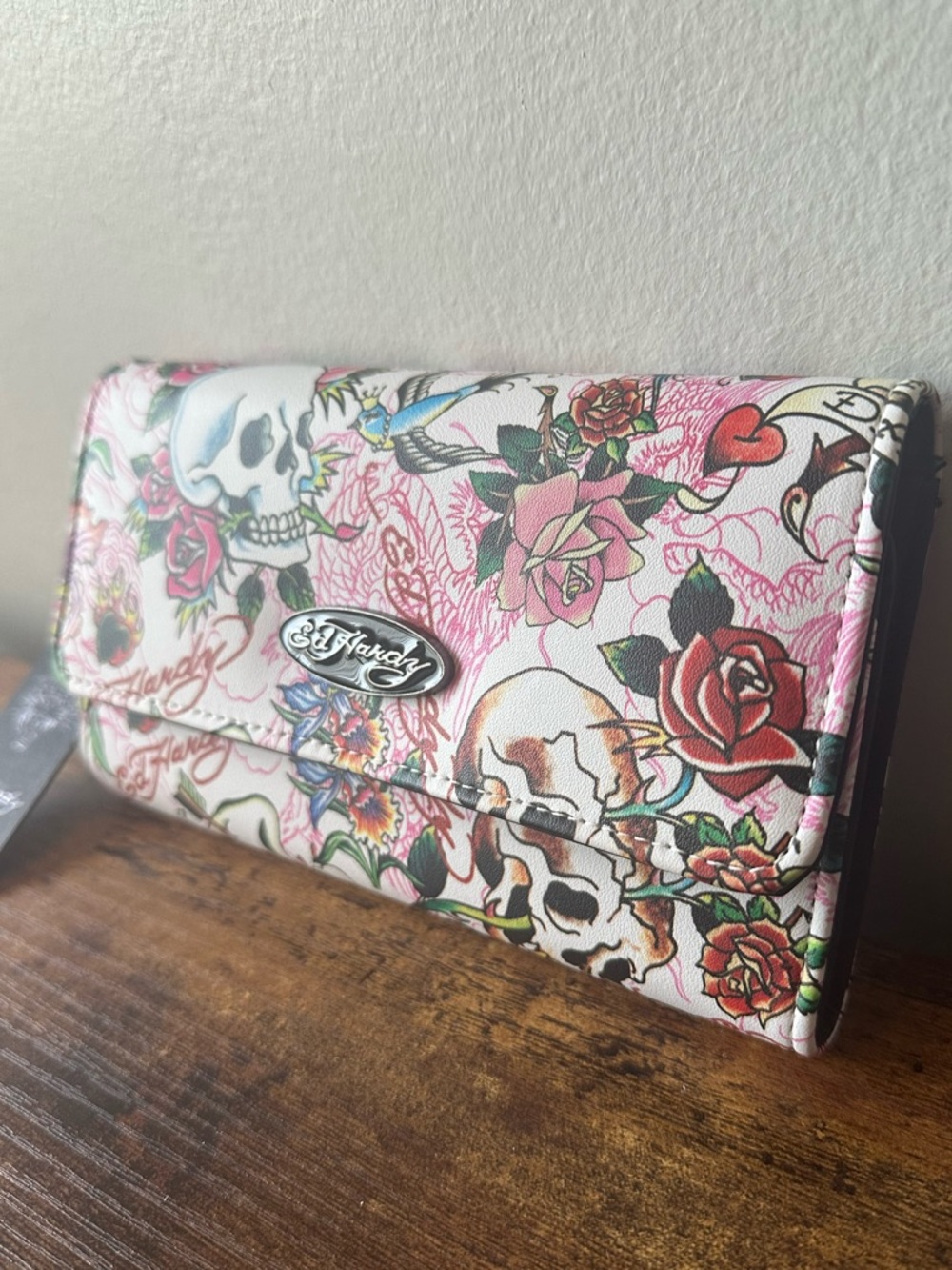 Ed Hardy White & Pink Tattoo-Inspired Skeleton Women’s Long Wallet Fold Out NWT - Picture 2 of 6